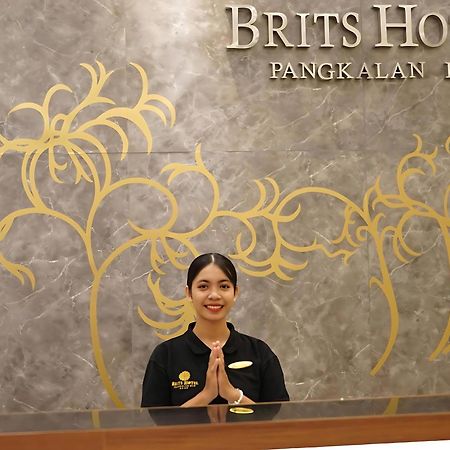 Brits Hotel Pangkalanbuun Esterno foto