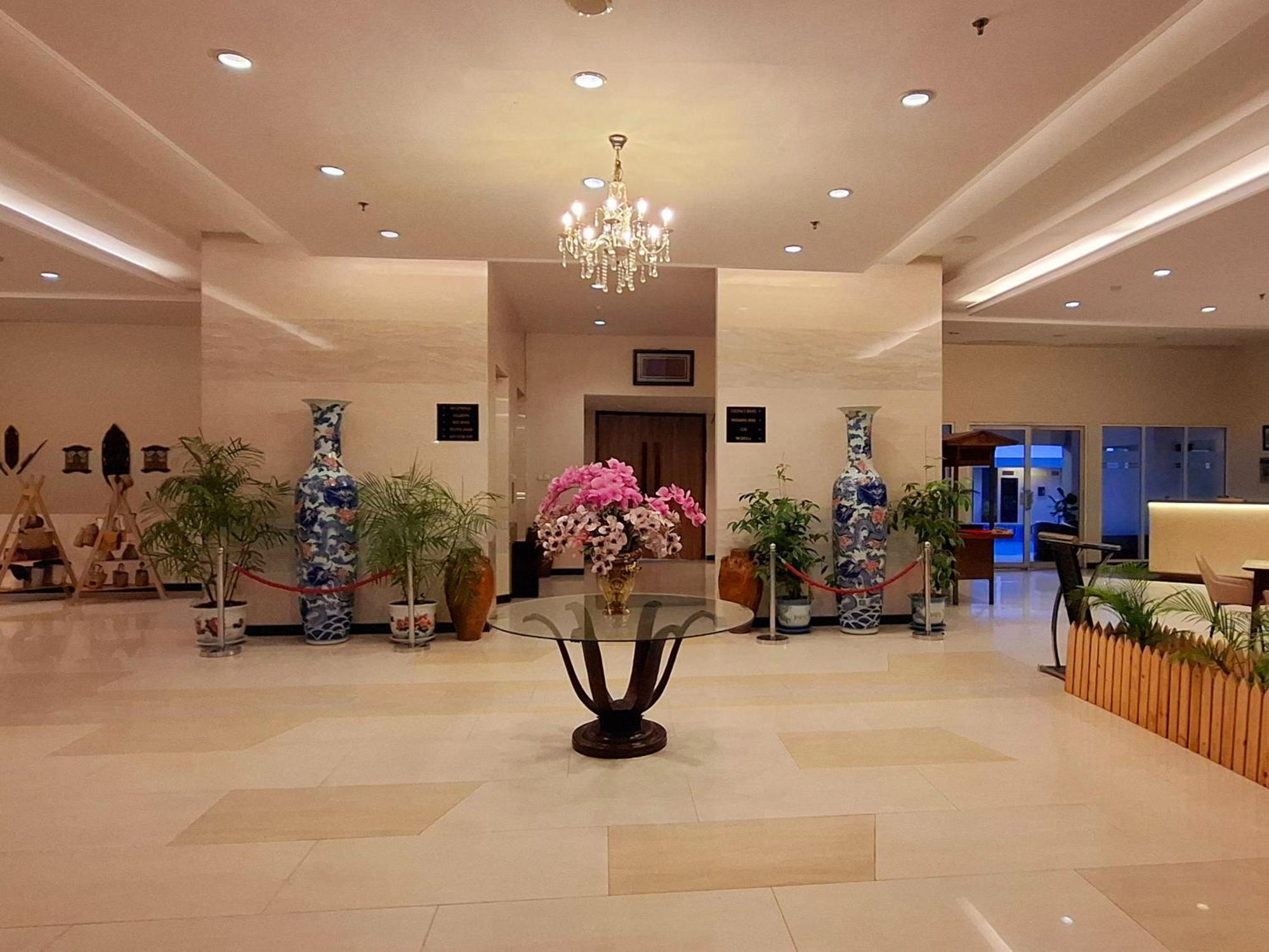 Brits Hotel Pangkalanbuun Esterno foto
