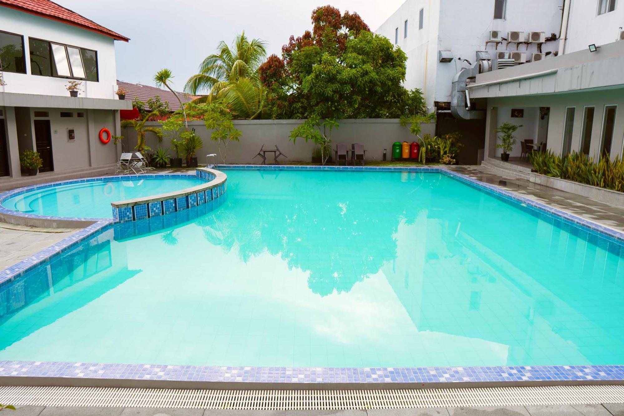 Brits Hotel Pangkalanbuun Esterno foto